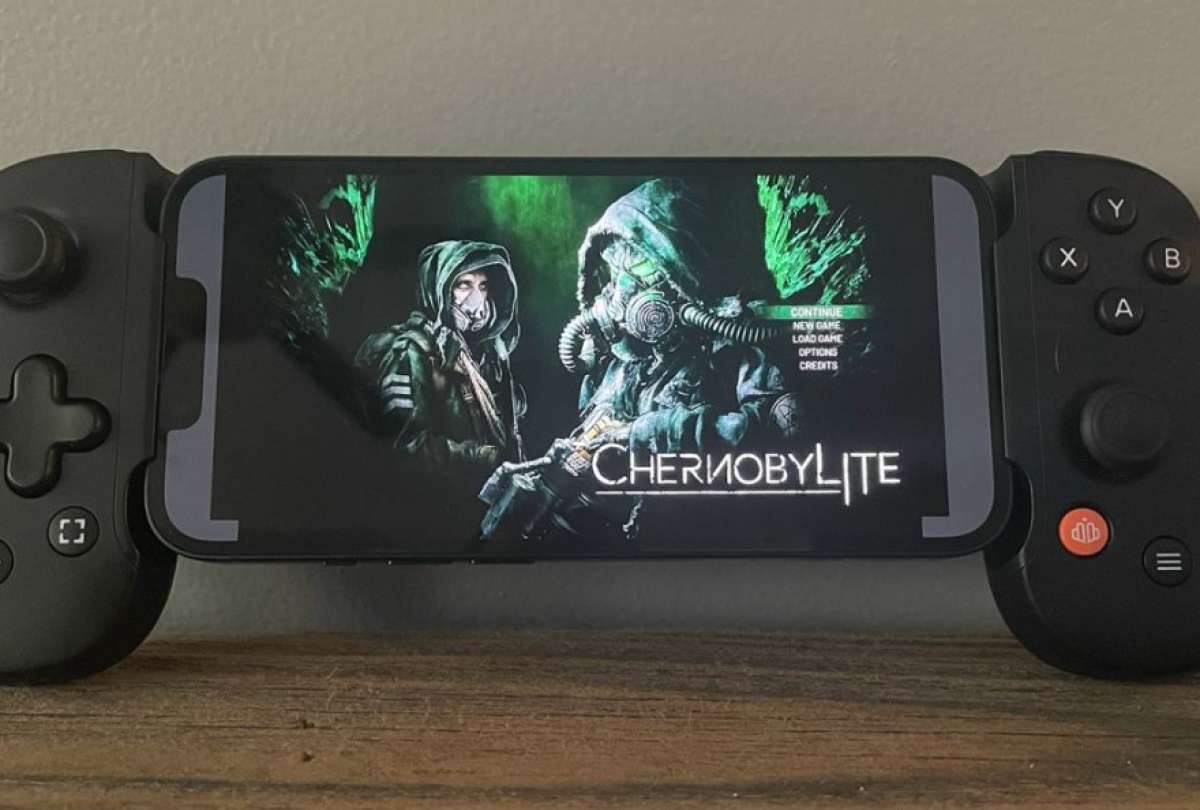 Un dispositivo convierte el IPhone en una verdadera consola de videojuegos