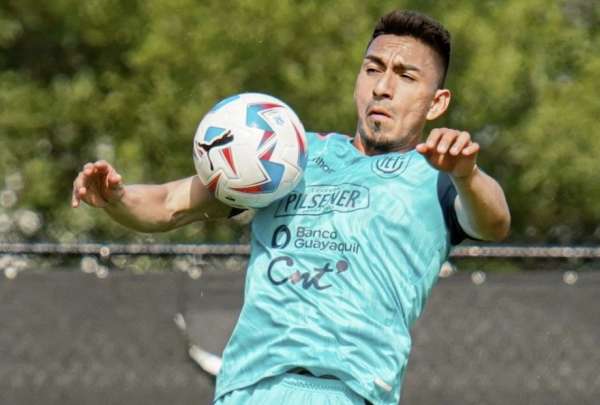 &Aacute;ngel Mena ya tiene equipo
