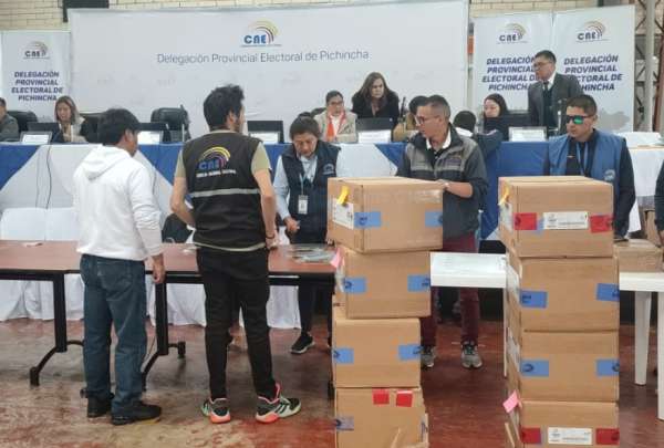 En Pichincha contin&uacute;a el proceso de escrutinio. 