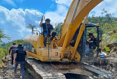 Se retevo una maquinaria por apertura Ilegal en el Bosque Protector Tinajillas - R&iacute;o Gualace&ntilde;o. 