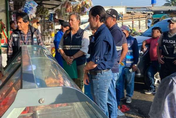 Personal del Ministerio de Agricultura efectu&oacute; los controles en el Mercado Mayorista de Dur&aacute;n.