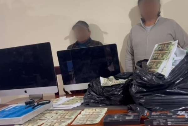 La banda vend&iacute;a cada billete falso de USD 20 en USD 5.  