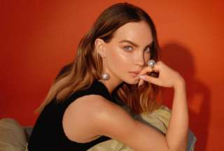 Espect&aacute;culo: Belinda golpea a un fan y tira su celular