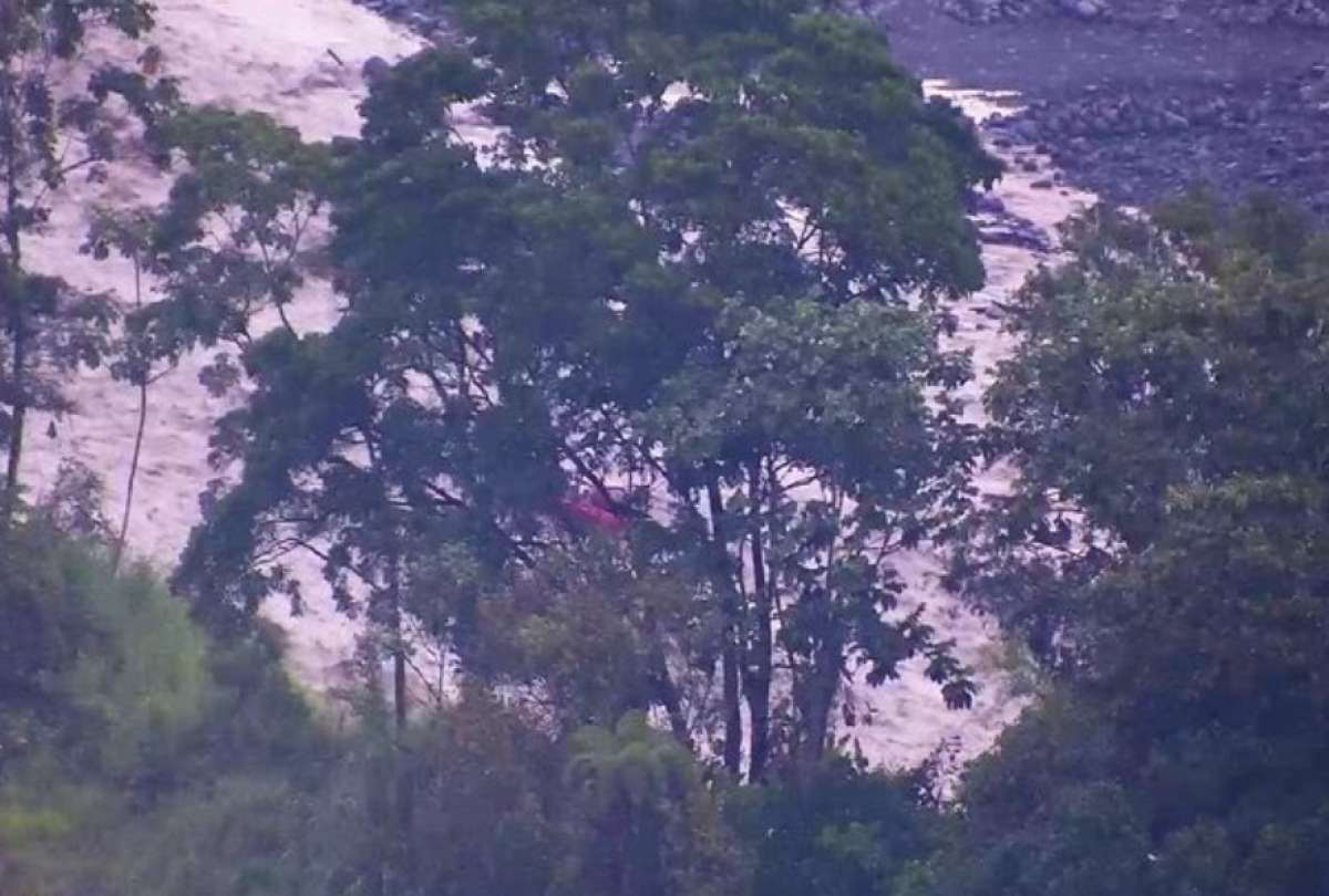 En Loja, una quebrada se desbordó por las intensas lluvias y en Morona Santiago hay alerta por el incremento del caudal del río Upano. 