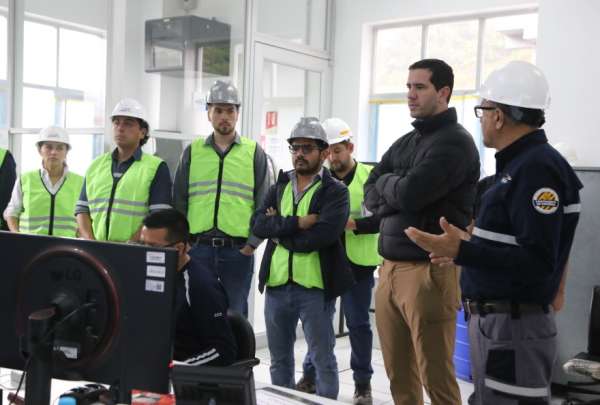 El ministro (e) Roberto Luque recorri&oacute; las instalaciones de la hidroel&eacute;ctrica Coca Codo Sinclair.