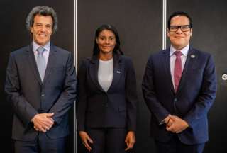 Ecuador firma alianza con Argentina para frenar el lavado de activos