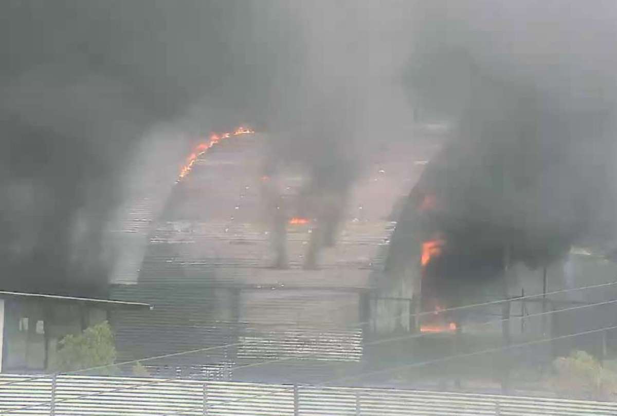 La Polic&iacute;a Nacional inform&oacute; que la autopista General Rumi&ntilde;ahui est&aacute; cerrada en sentido Quito-Los Chillos. 