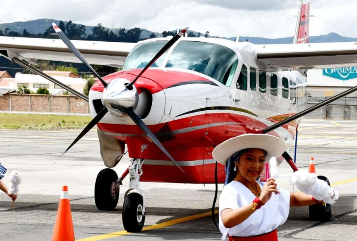 Una aerol&iacute;nea cuencana present&oacute; este nuevo medio de transporte que tiene capacidad para nueve personas.