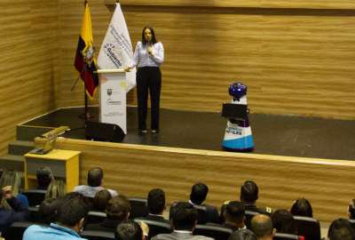 Robot &lsquo;Espejito&rsquo; se suma a las tareas de desinfecci&oacute;n en el HTMC