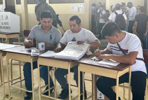 Los miembros de las juntas receptoras del voto podr&aacute;n cobrar una compensaci&oacute;n de USD 20. 