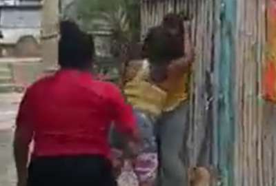 La pelea finaliz&oacute; cuando una de las mujeres sac&oacute; un arma corto punzante.