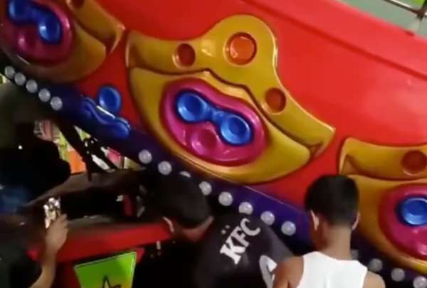 En Buena Fe, Los R&iacute;os, varias personas resultaron heridas luego de que un juego mec&aacute;nico se saliera de su eje.&nbsp;