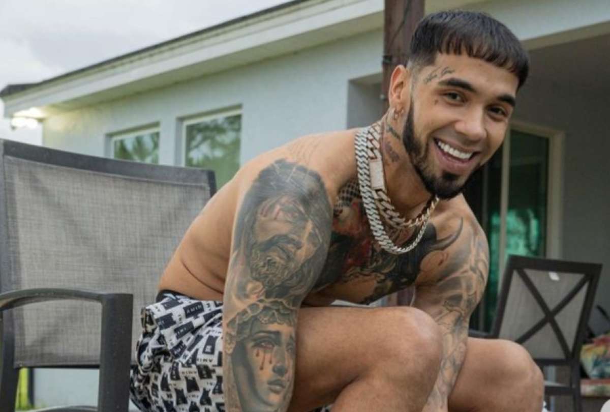 Anuel echa gasolina al fuego de la pol&eacute;mica con esta fotograf&iacute;a