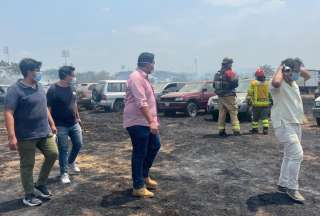 30 veh&iacute;culos resultaron da&ntilde;ados por el fuego en incendio de Parque Samanes