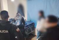 La madrugada de este miércoles varios allanamientos ocurrieron en Quito. La Policía Nacional investiga a miembros de la institución involucrados en presuntos delitos. 