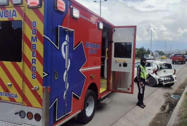 Un choque en la Ruta Viva fue alertado por la Agencia Metropolitana de Tr&aacute;nsito (AMT). Hay un muerto y tres heridos.