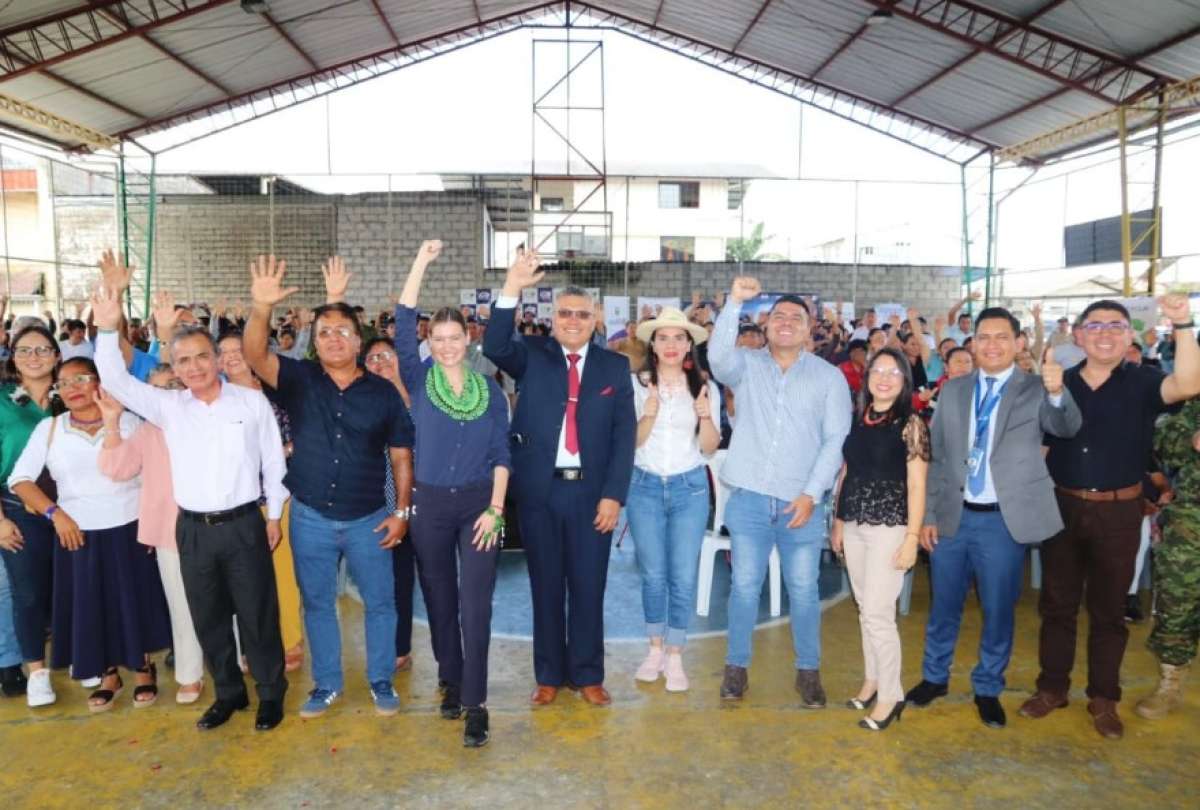 La ministra Sade Fritschi participó en la entrega de certificaciones a 263 líderes ambientales.