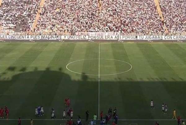 Un hincha falleci&oacute; en el estadio Monumental de Lima durante un partido