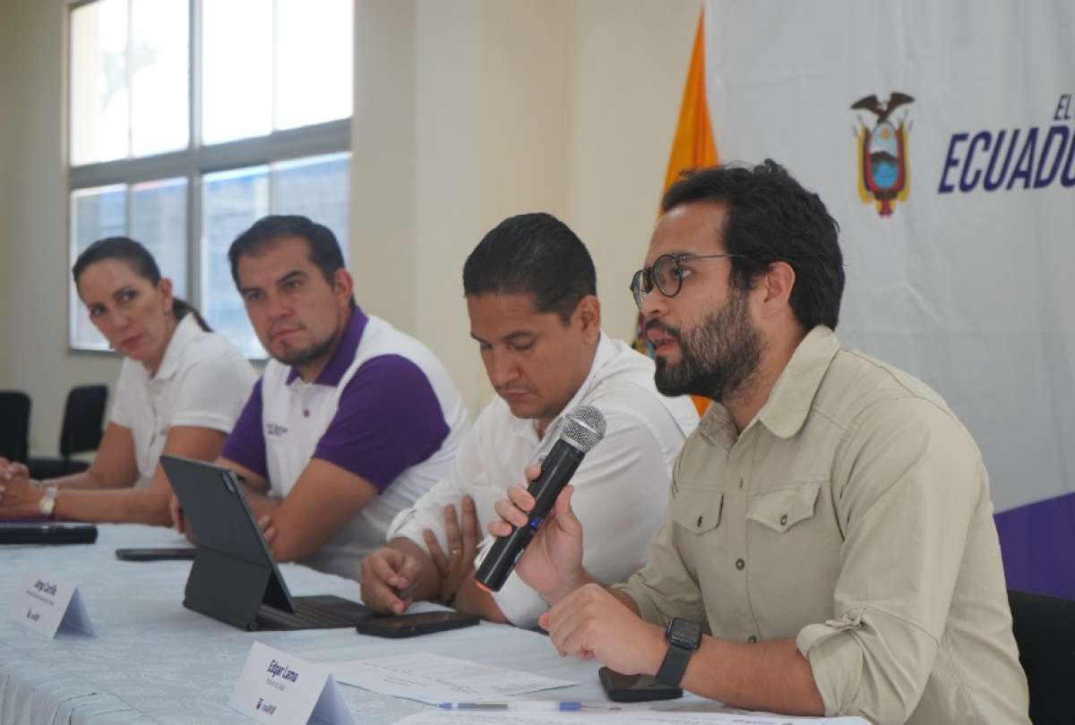 El ministro de Salud Pública, Egdar Lama, expuso lo que se ha hecho en la emergencia