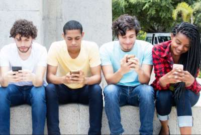 Frases cortas, &lsquo;emojis&rsquo;, stickers y, ahora, c&oacute;digos num&eacute;ricos conforman el nuevo modo de comunicaci&oacute;n de los m&aacute;s j&oacute;venes.