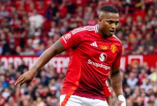 Antonio Valencia regresa al Manchester United en un partido de leyendas