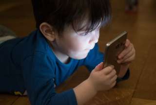&iquest;Es bueno que los ni&ntilde;os usen tanto tiempo un celular?
