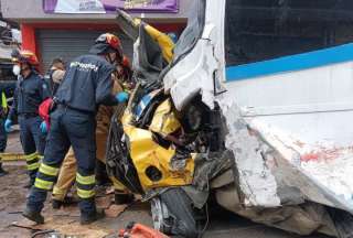 Azuay: accidente de bus deja cinco muertos y varios heridos