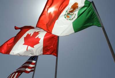 Las nuevas tarifas impuestas por Donald Trump desatan represalias que amenazan la estabilidad econ&oacute;mica internacional.