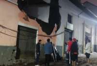 Parte frontal de vivienda colapsó en el Centro Histórico de Quito