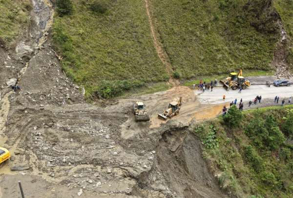 Tras un recorrido por la red vial estatal de Zamora Chinchipe el ministro de Transporte y Obras P&uacute;blicas, Roberto Luque, declar&oacute; emergencia vial en esa provincia y en Napo.