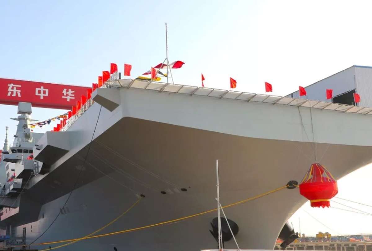 El Sichuan, equipado con tecnología avanzada, refuerza la proyección de poder marítimo de China.