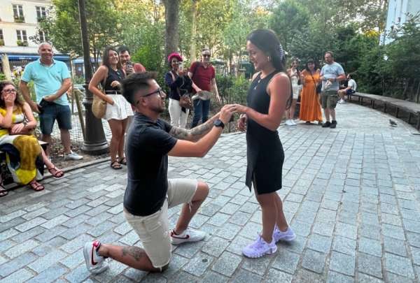 Glenda Morej&oacute;n se comprometi&oacute; con su novio Marlon Pesantez.