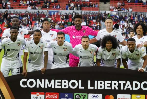 A trav&eacute;s de un comunicado, Liga de Quito se disculp&oacute; por los c&aacute;nticos de su hinchada.