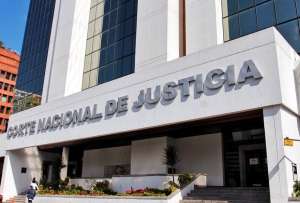 Hay mayo resguardo policial en Quito en los sitios donde trabajan jueces, fiscales y m&aacute;s.