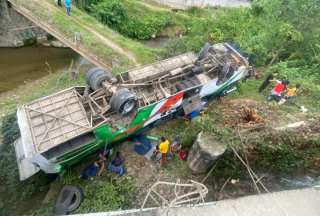 Un accidente de tr&aacute;nsito se produjo en la v&iacute;a Cuenca-Gir&oacute;n-Pasaje