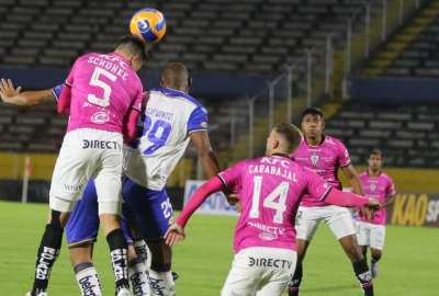 Usuario de Twitter sostiene que Faravelli se r&iacute;e luego de que el &aacute;rbitro pita el penal