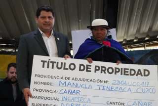 Gobierno entreg&oacute; t&iacute;tulos de propiedad en Azuay y Ca&ntilde;ar
