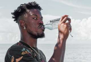 Jimmy Butler, estrella de la NBA, jug&oacute; en el Parque La Carolina