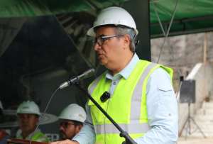 Ecuador contratar&aacute; una o dos barcazas para enfrentar crisis energ&eacute;tica