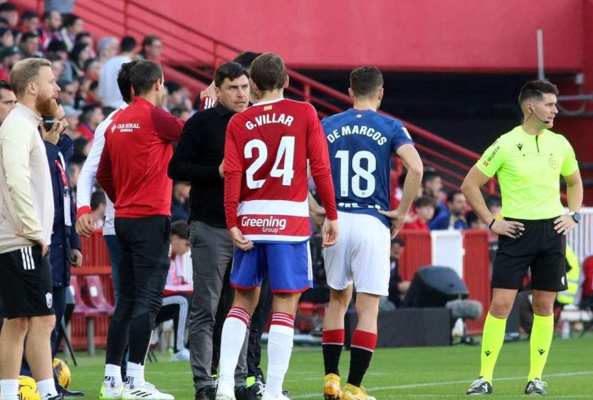 En el momento de suspenderse el partido por la muerte del aficionado, el Athletic vencía 1 - 0 al Granada.   