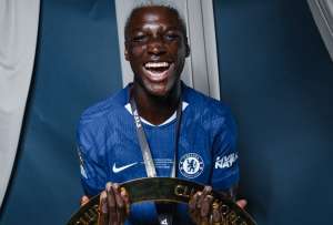 Un video mostró a Donnarumma acercándose a reclamar a Moisés Caicedo