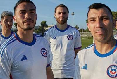 La nueva camiseta ser&aacute; utilizada en los partidos amistosos de la selecci&oacute;n chilena.