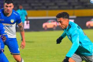 Emelec sum&oacute; un punto ante Cumbay&aacute; con un penal pol&eacute;mico