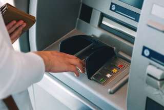 Atenci&oacute;n de bancos e instituciones p&uacute;blicas en el feriado