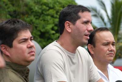 El ministro Roberto Luqeu y el secretario Arturo F&eacute;lix Wong estuvieron en la Termogas Machala.