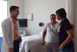 Joven acude por un c&oacute;lico al hospital y le extirpan enorme tumor