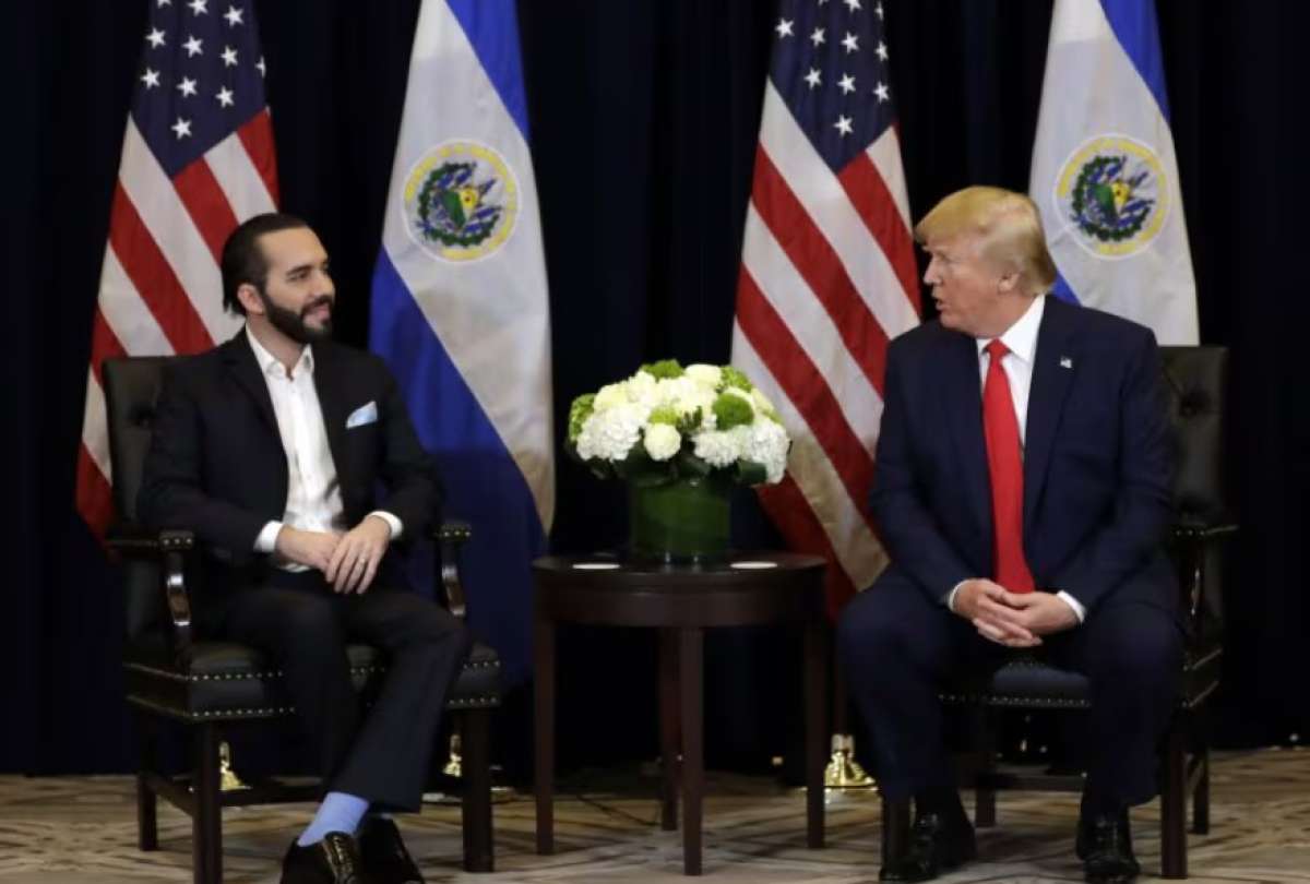 Donald Trump (der.) destacó al presidente salvadoreño Nayib Bukele. 