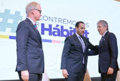 El presidente Guillermo Lasso (der.) presidi&oacute; el Foro Urbano Nacional 'Encontr&eacute;monos por la Vivienda.