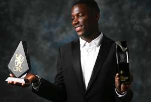 Mois&eacute;s Caicedo fue reconocido por los hinchas y por sus compa&ntilde;eros