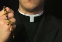 Seg&uacute;n la reconstrucci&oacute;n preliminar, uno de los sacerdotes dispar&oacute; contra uno de los polic&iacute;as de 25 a&ntilde;os a la altura del pecho.